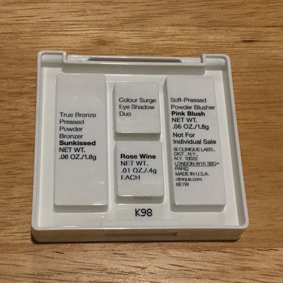 Clinique NEVER USED Pallette - Picture 3 of 3